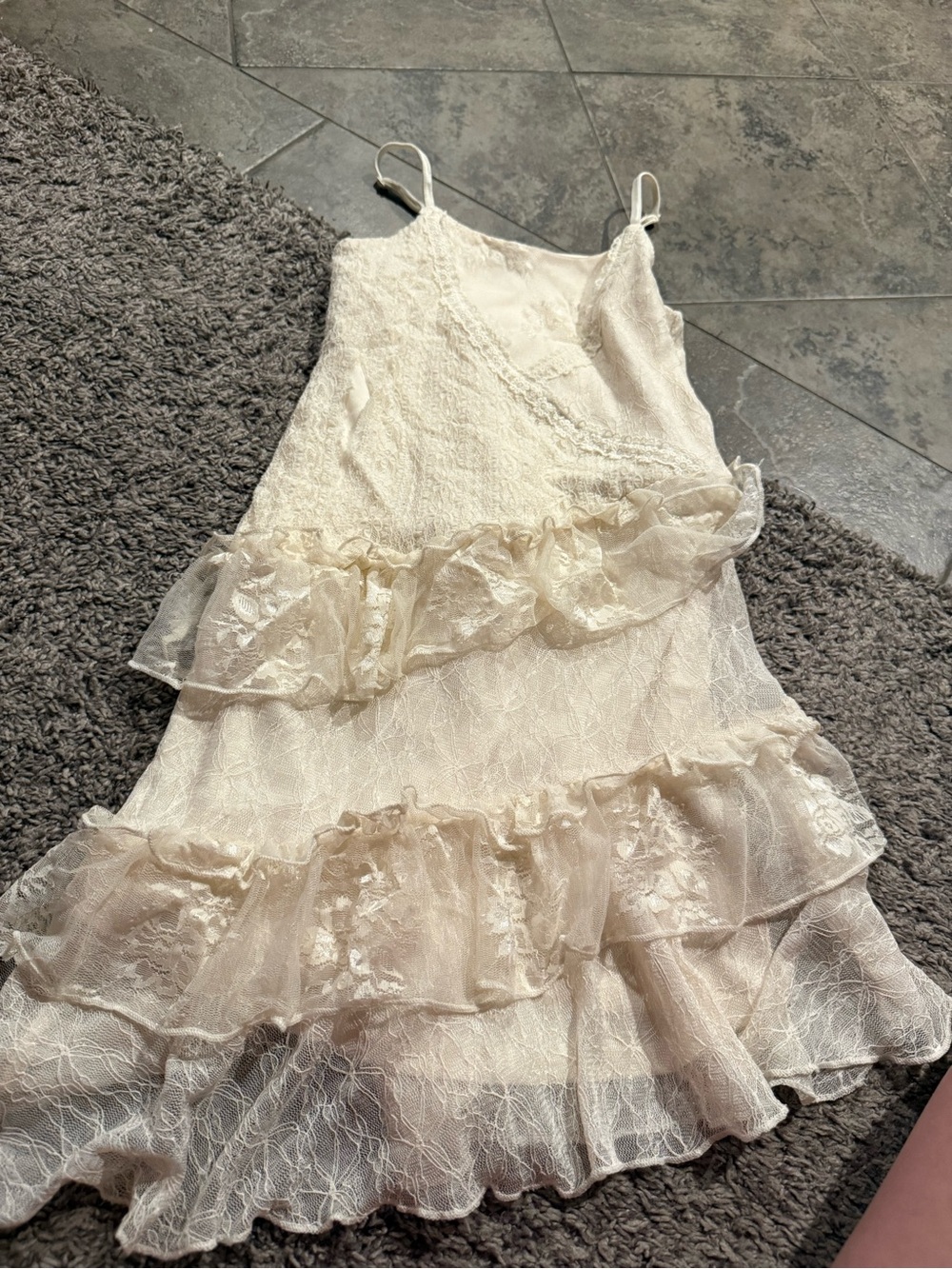 🍦 Zenzi Girls' Lace Asymmetrical Ruffle Dress in Ivory